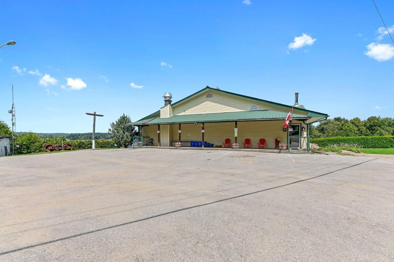 Baptiste Lake Lodge Harcourt 外观 照片